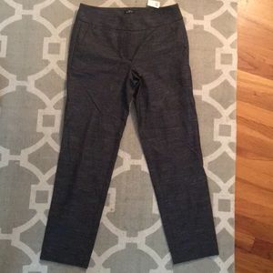 Slim pencil Marisa cropped pants.